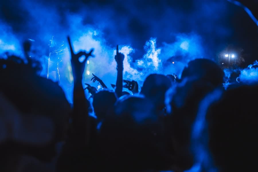 Publikum im Gegenlicht